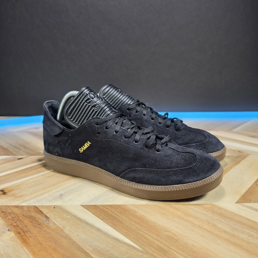 Adidas Samba MC Men's 10 Black Suede Gum Sole Sneakers D68796 Low Top Athletic